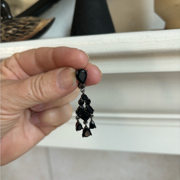 Vintage Style Black dangle earrings - Picture 5 of 5